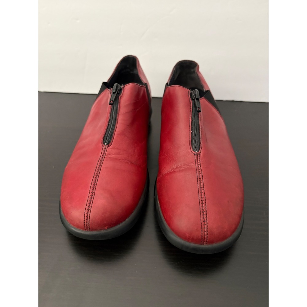 Munro American Women Loafers 9 Slim Red Leather Front Zip Shock Absorbing Heel